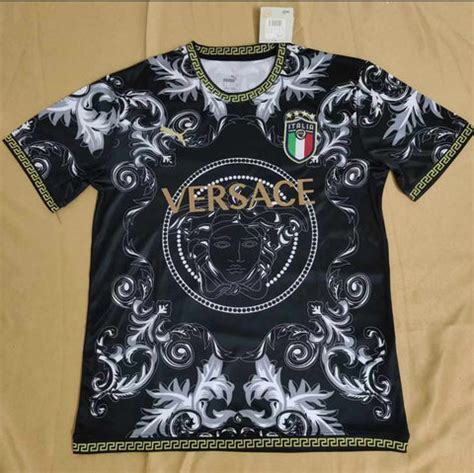 MAGLIA ITALIA SPECIAL EDITION VERSACE – outletdelcalcio